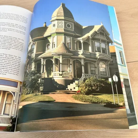 Daughters of Painted Ladies: America's Resplendent Victorians Pomada & Larsen - Picture 15 of 16